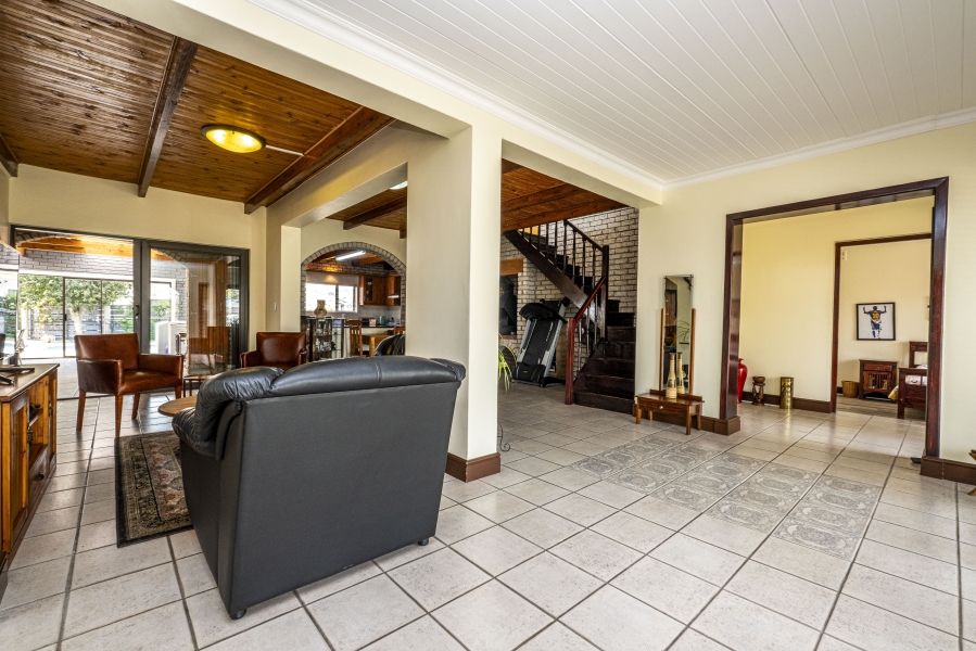 6 Bedroom Property for Sale in Jagtershof Western Cape